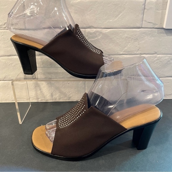 Onex sz 6 brown stretchy mules with crystal bling design - Picture 2 of 16